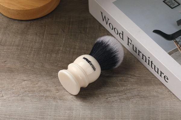 Yaqi 22mm Synthetic Hair Tuxedo Knot White Resin Handle Shave Brush Man