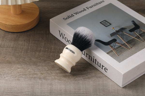 Yaqi 22mm Synthetic Hair Tuxedo Knot White Resin Handle Shave Brush Man