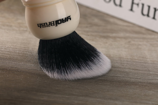 Yaqi 22mm Synthetic Hair Tuxedo Knot White Resin Handle Shave Brush Man