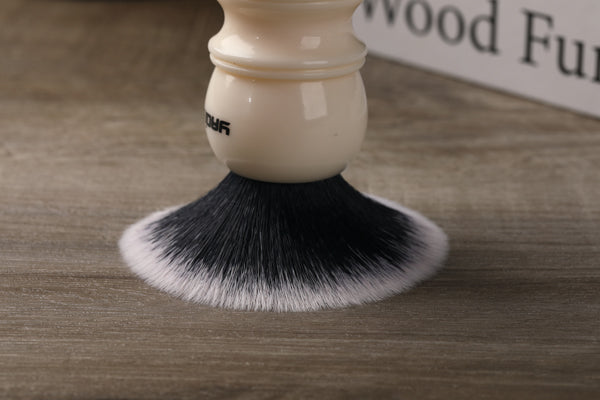 Yaqi 22mm Synthetic Hair Tuxedo Knot White Resin Handle Shave Brush Man